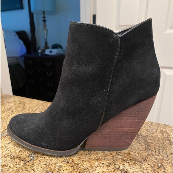 Very Volatile Los Angela’s WHITBY Black Sueded Bootie - Picture 2 of 12